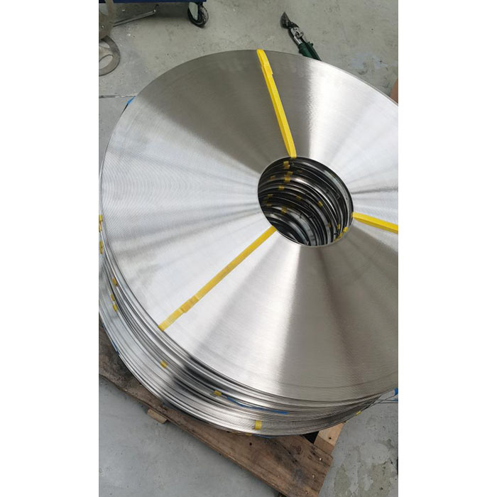 ¿Cómo cambian las propiedades mecánicas de las tiras de acero inoxidable 316 a diferentes temperaturas ambiente?